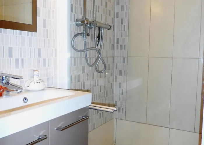 2 Pieces En Front De Avec Balcon, A 70m De La De - Fr-1-487-287 *