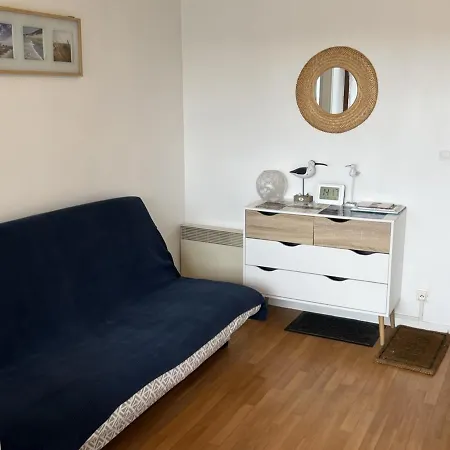 2 Pieces En Front De Avec Balcon, A 70m De La De Apartment