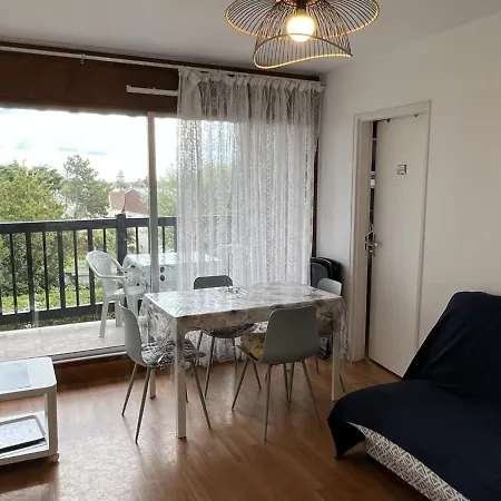 2 Pieces En Front De Avec Balcon, A 70m De La De Apartment Cabourg