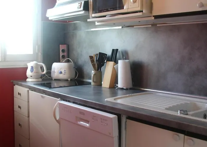 2 Pieces En Front De Avec Balcon, A 70m De La De - Fr-1-487-287 * Cabourg